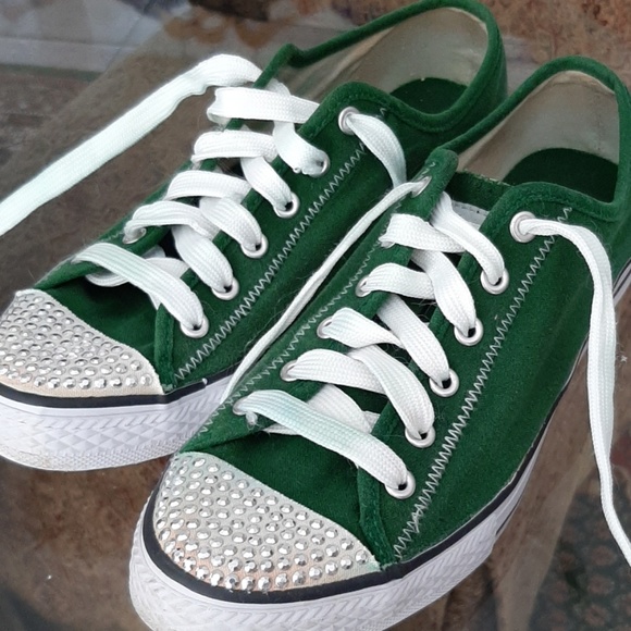 kelly green tennis shoes
